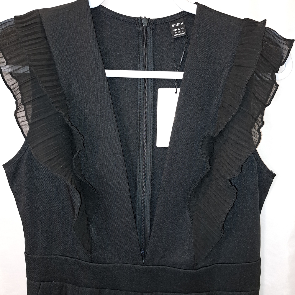 NWT SHEIN BAE Sz M Black Ruffled Jumpsuit.  Plunging Neckline. Very Good Quality